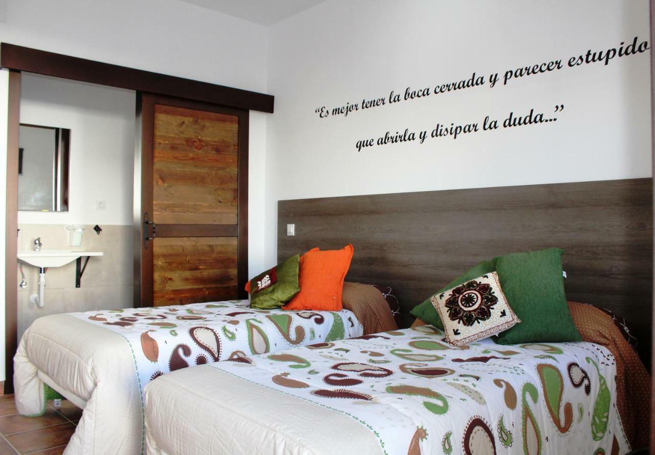 Hostal Almagro - Parking Exterior foto