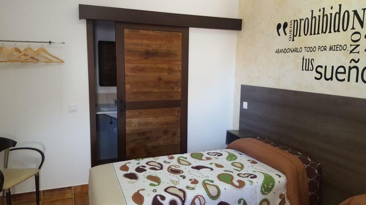 Hostal Almagro - Parking Exterior foto