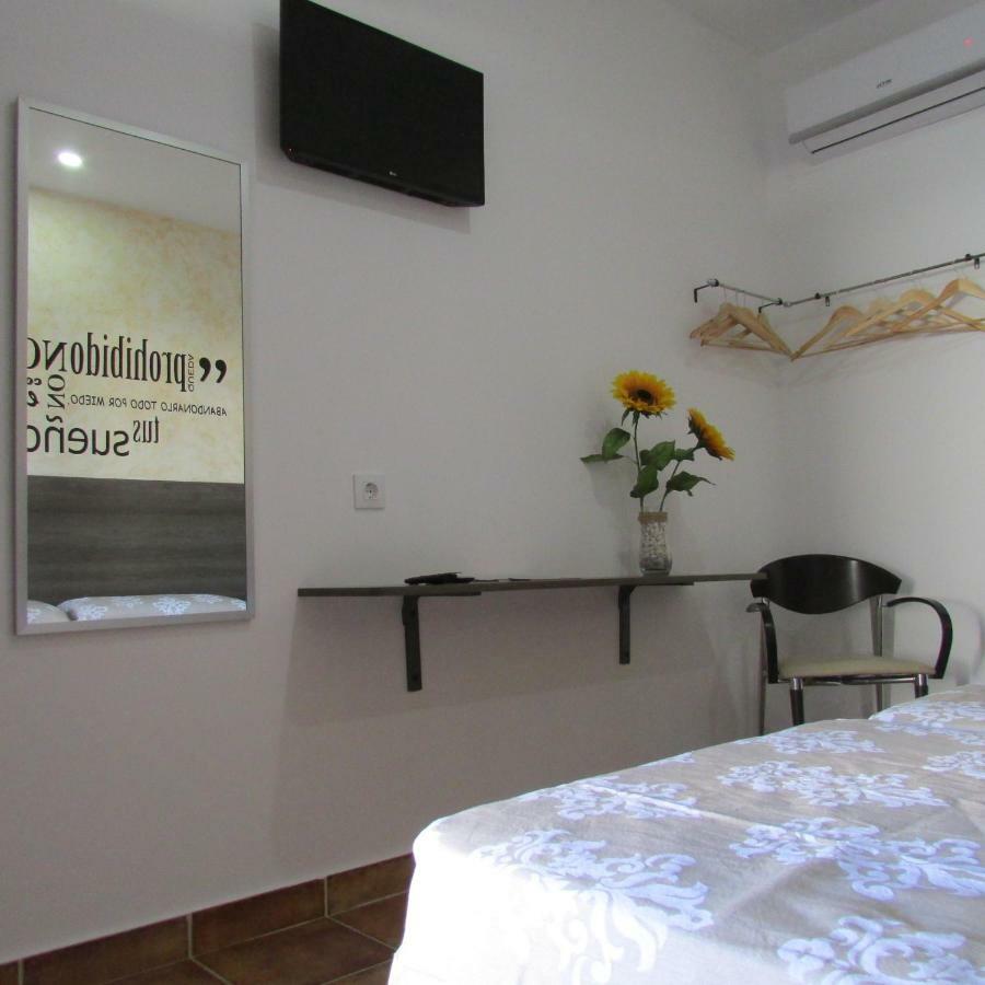 Hostal Almagro - Parking Exterior foto