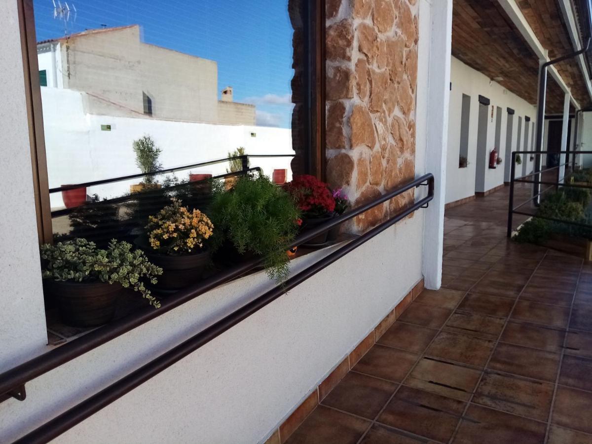 Hostal Almagro - Parking Exterior foto